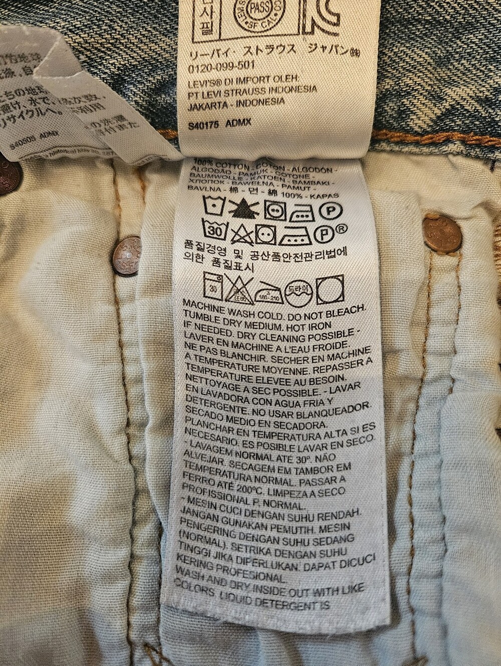 Distressed Levi's Cutoffs - Picture 7 of 8